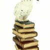 Toversneeuwuil met toverstaf op een boek. - Afbeelding 2
